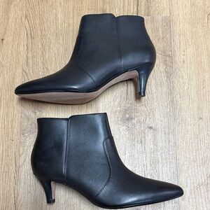 Clarks Linvale Judith Kitten Heel Black Leather NWOB Size 7